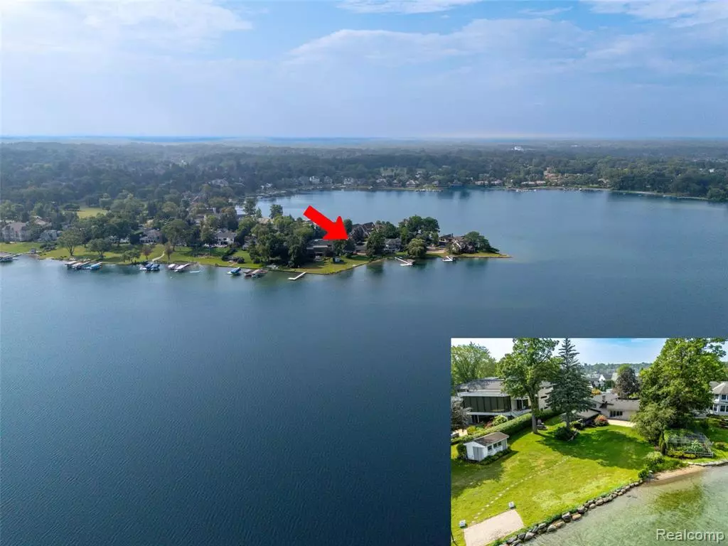 West Bloomfield, MI 48323,3266 Interlaken Street