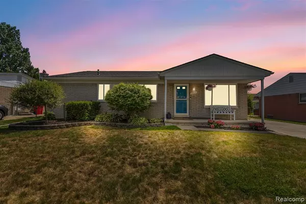 15524 Cambridge Drive, Fraser, MI 48026