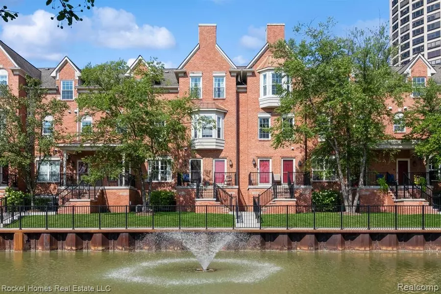 20082 Rodeo Court, Southfield, MI 48075