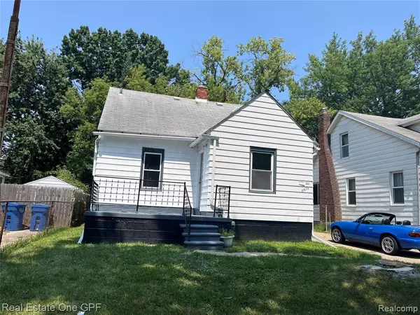 8679 CHALMERS Avenue, Warren, MI 48089