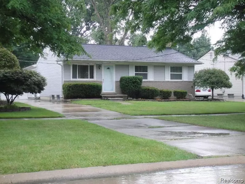 37258 Carpathia Boulevard, Sterling Heights, MI 48310
