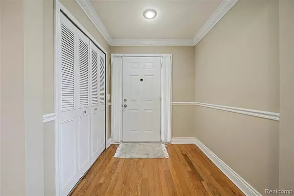 Rochester Hills, MI 48307,107 MEADOW LANE Circle