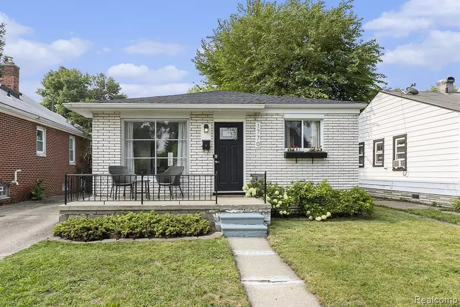 1770 College Street, Fenton, MI 48220