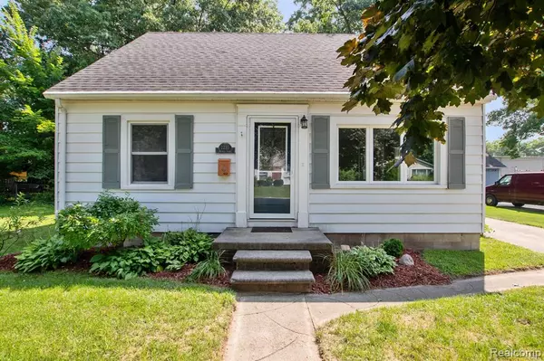 2235 Maddy Lane, Keego Harbor, MI 48320