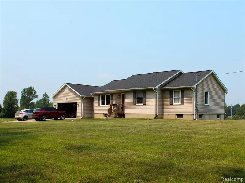 1583 E Lansing Road, Morrice, MI 48857