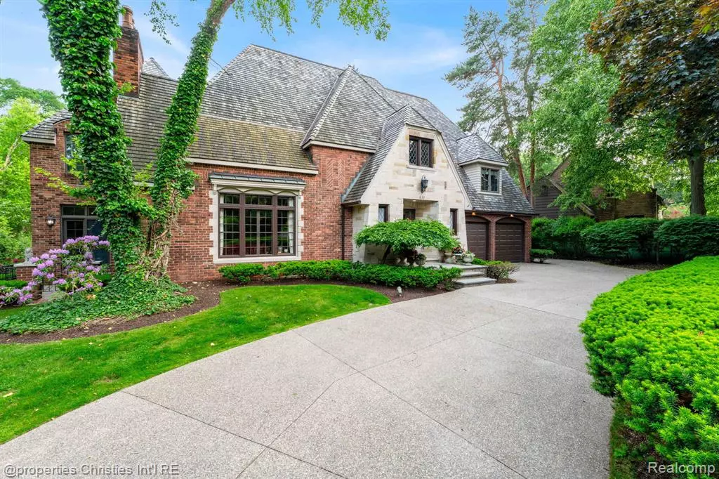 Birmingham, MI 48009,633 Hawthorne Street