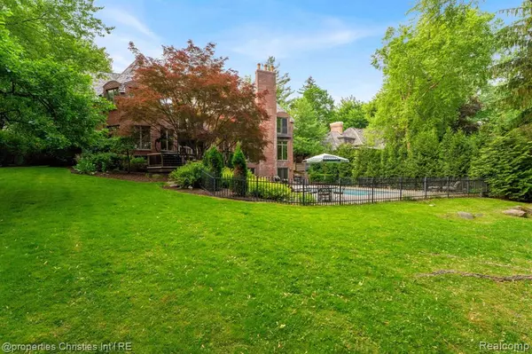 Birmingham, MI 48009,633 Hawthorne Street