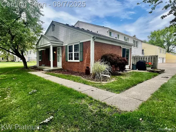 24708 Spring Lane Lane, Harrison Township, MI