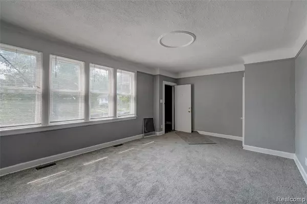 Detroit, MI 48227,15076 Sussex Street
