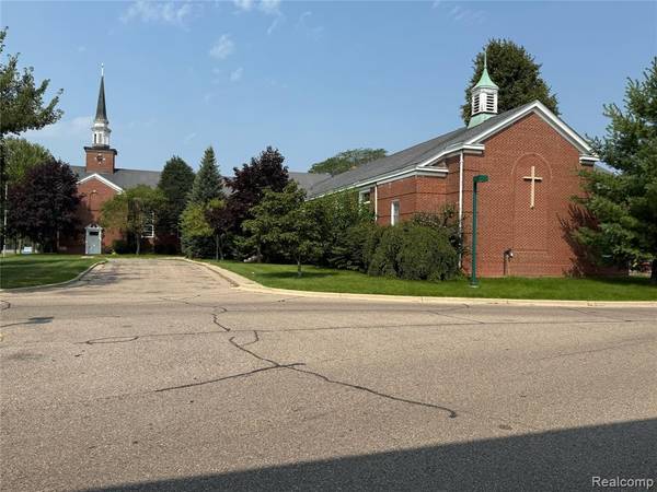 25350 W 6 Mile Road, Redford, MI 48240
