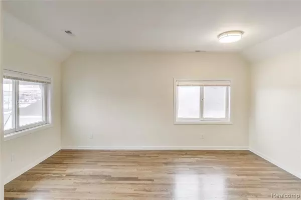 Walled Lake, MI 48390,937 N Pontiac trl unit 2 Street
