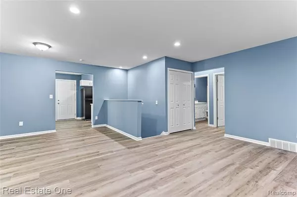 Fenton, MI 48430,2509 Golden Shores Drive
