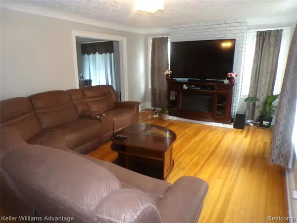 Detroit, MI 48219,16718 Sunderland Road