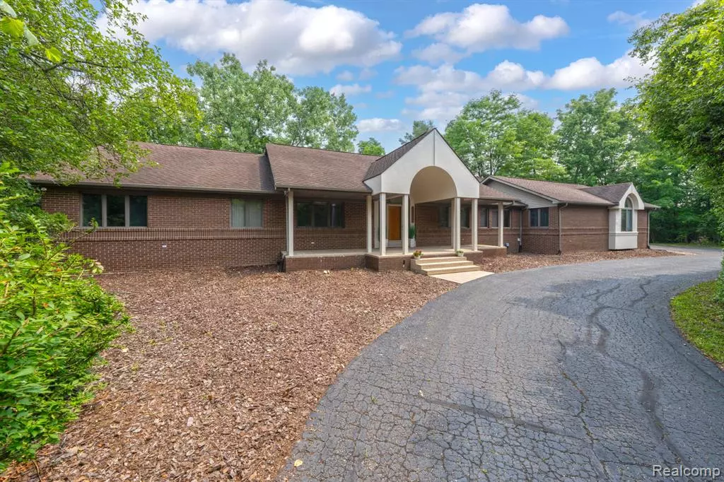 Bingham Farms, MI 48025,22959 Bristol Court