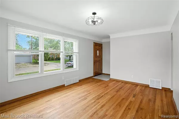 Roseville, MI 48066,25301 Ford Street