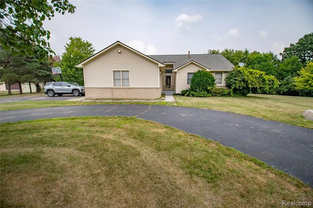 Oxford, MI 48371,808 Vivian Lane