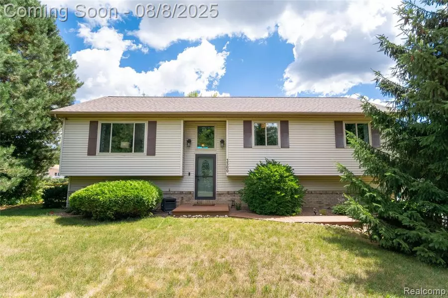 3300 N Duck Lake Road, Highland, MI 48356