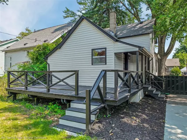 Grosse Pointe Woods, MI 48236,1327 Anita Avenue