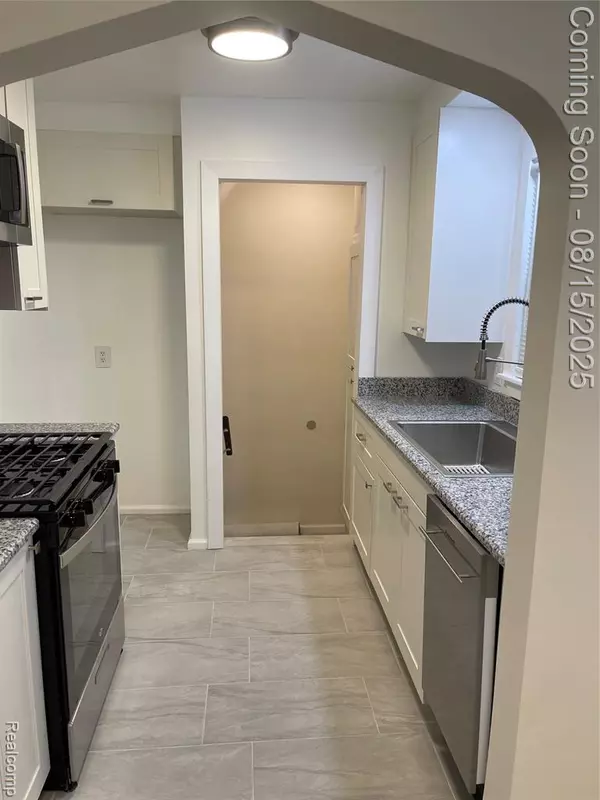 Dearborn Heights, MI 48125,24370 Colgate Street