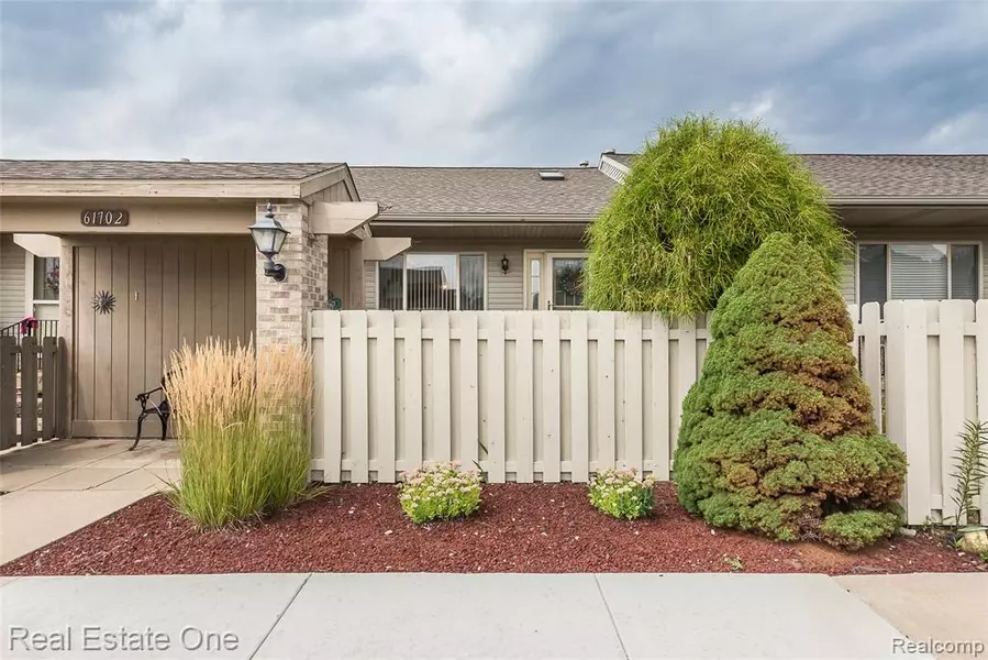 61702 Williamsburg, South Lyon, MI 48178