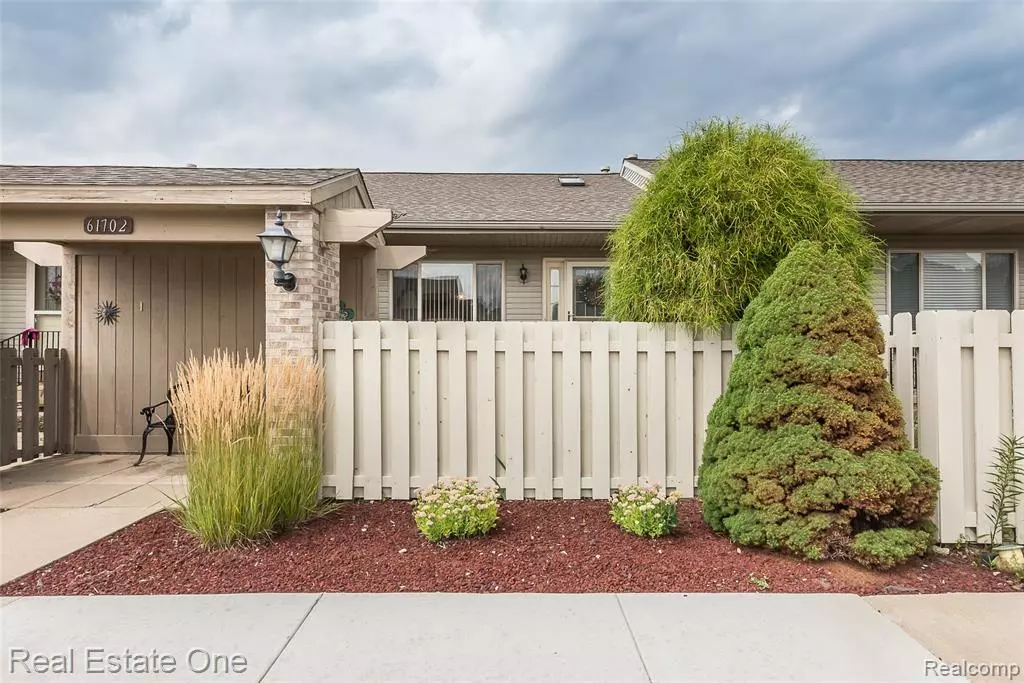 South Lyon, MI 48178,61702 Williamsburg