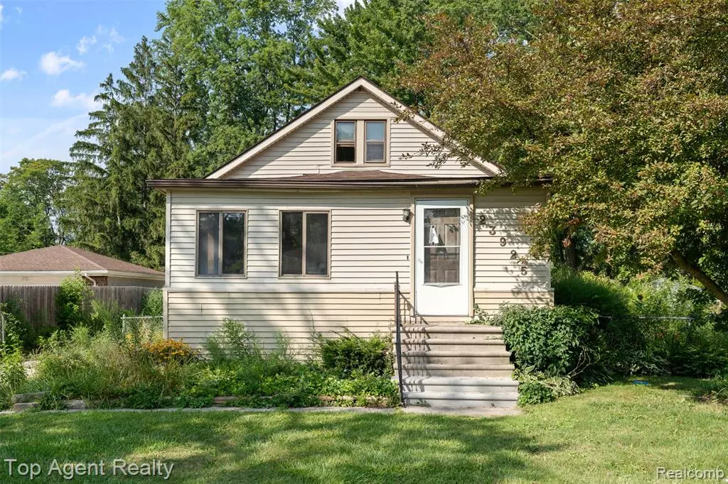Saint Clair Shores, MI 48082,23925 Talbot Street