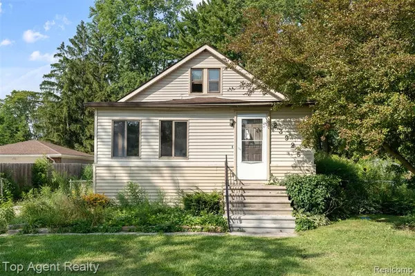 23925 Talbot Street, Saint Clair Shores, MI 48082