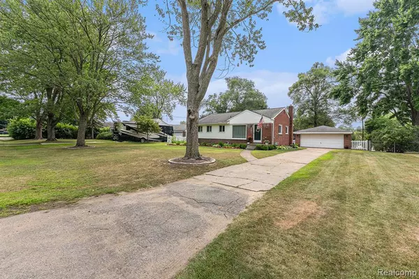Waterford, MI 48329,3841 Anoka Drive