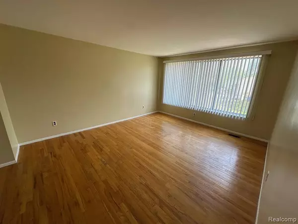 Warren, MI 48093,8211 Karam Boulevard