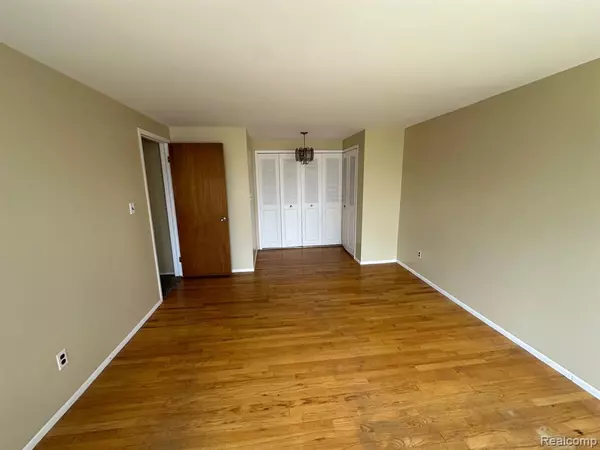 Warren, MI 48093,8211 Karam Boulevard