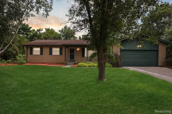 8812 Rio Vista Street, Green Oak, MI 48116