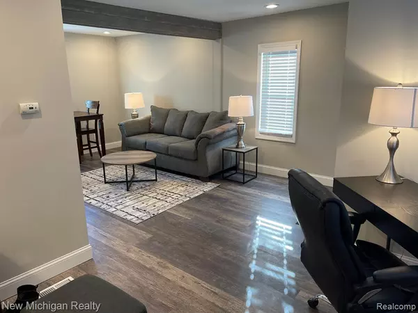 Royal Oak, MI 48073,218 E 12 MILE Road