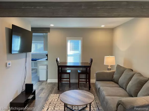 Royal Oak, MI 48073,218 E 12 MILE Road