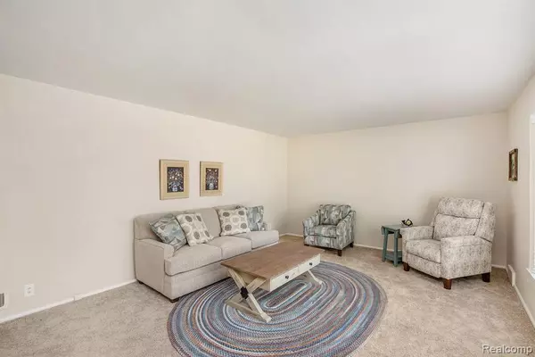 Holly, MI 48442,702 E Maple Street