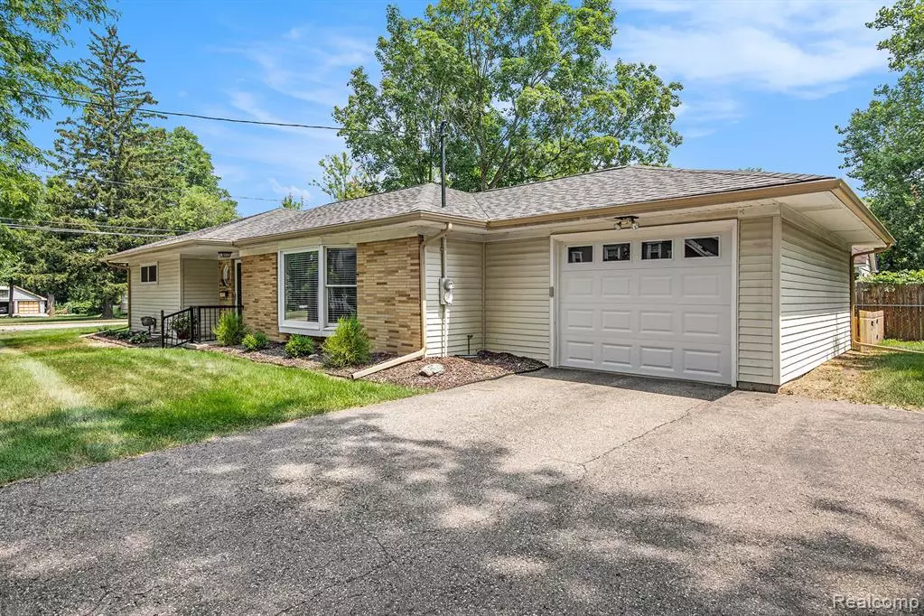 Holly, MI 48442,702 E Maple Street