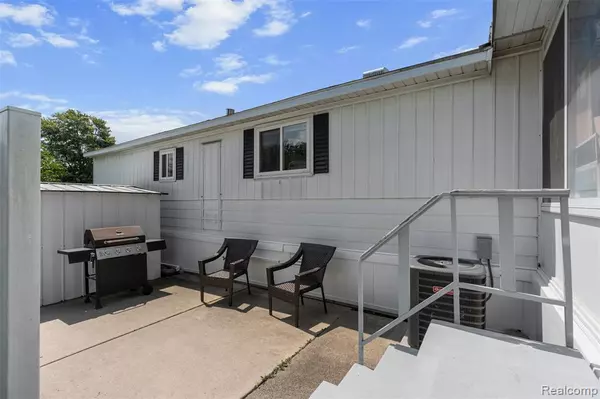 Novi, MI 48377,29634 Carousel Street