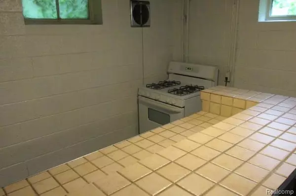 Ferndale, MI 48220,445 W BRECKENRIDGE Street