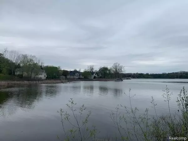Linden, MI 48451,16126 Scenic View Drive