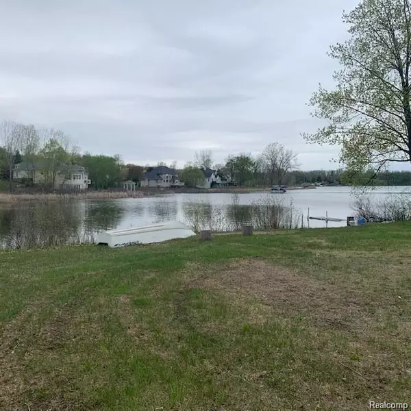 16126 Scenic View Drive, Linden, MI 48451