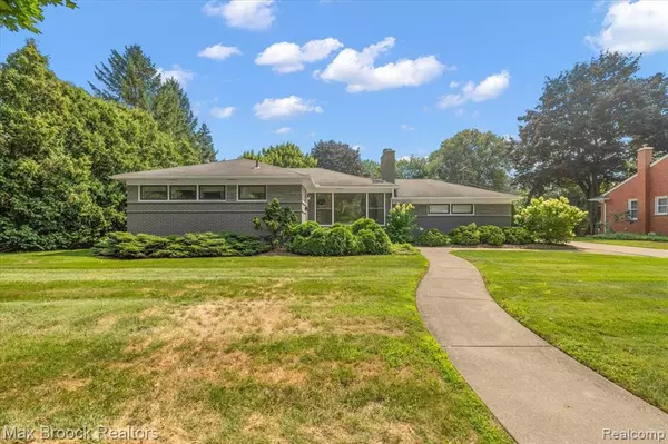 155 S Glengarry Road, Bloomfield Hills, MI