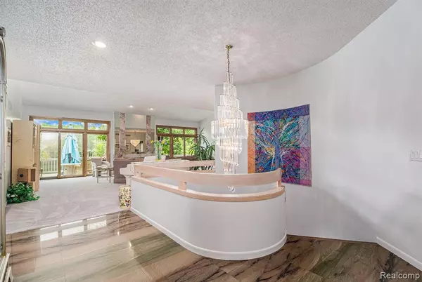 West Bloomfield, MI 48323,4825 Mirror Lake Drive
