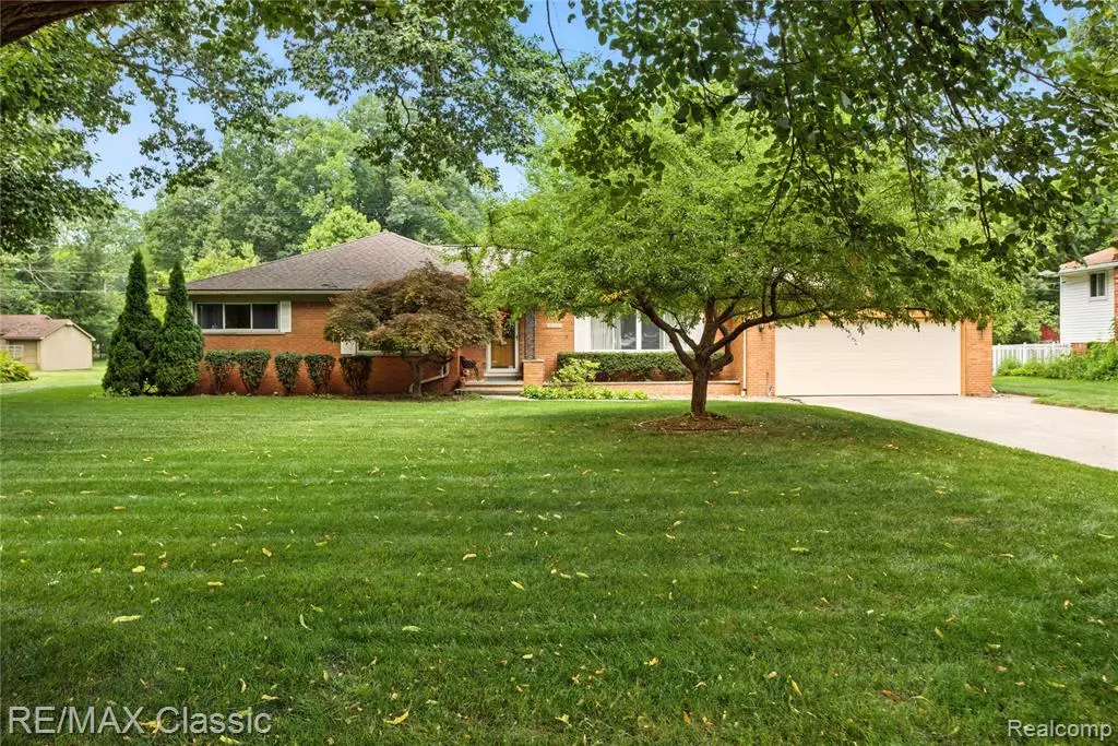 Troy, MI 48085,415 Booth Road