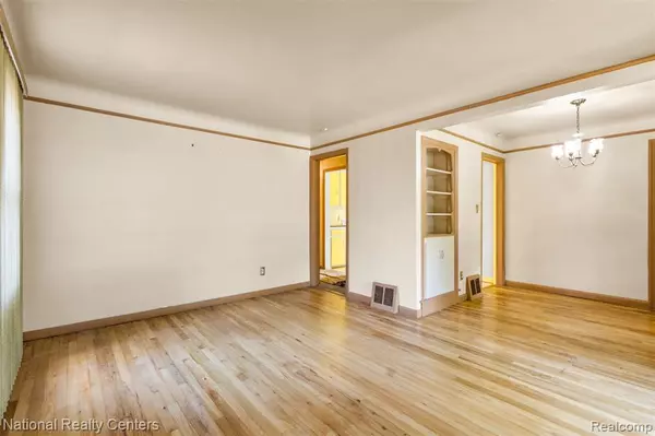 Detroit, MI 48223,12922 Grayfield Street