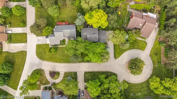 Farmington Hills, MI 48331,29812 Briarwood Court