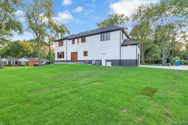 Bloomfield, MI 48304,4731 Haddington Drive