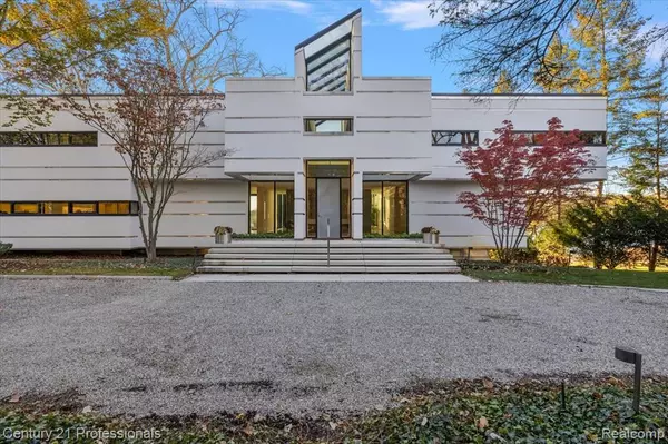 Bloomfield Hills, MI 48301,5904 Wing Lake Road