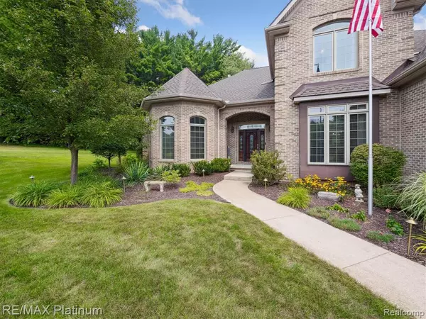 Pinckney, MI 48169,9071 Thornapple Drive
