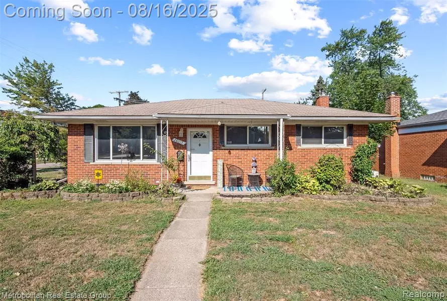 28015 Loretta Avenue, Warren, MI 48092