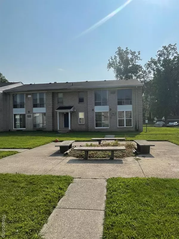 Oak Park, MI 48237,22148 Dante Street