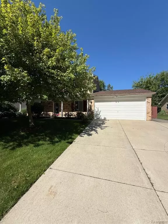 24349 Fairway Hills Drive, Novi, MI